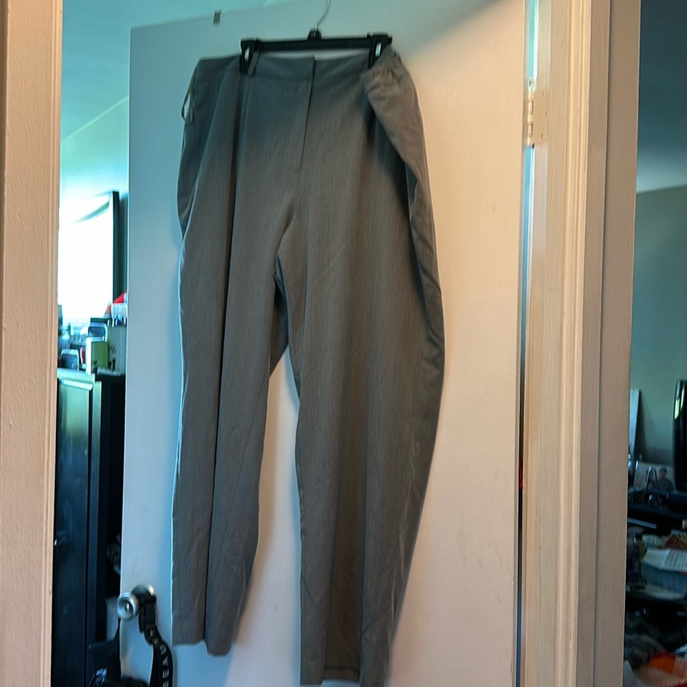 Used Gray trousers from Jones New York Collection Woman Size 22W